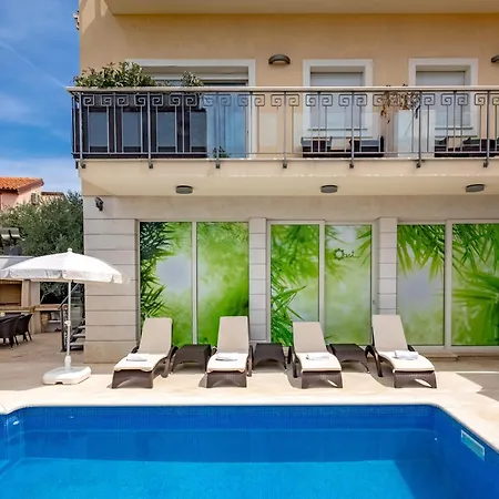 Oasi Pool & Spa - Happy Villa