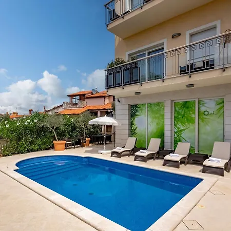 Oasi Pool & Spa - Happy
